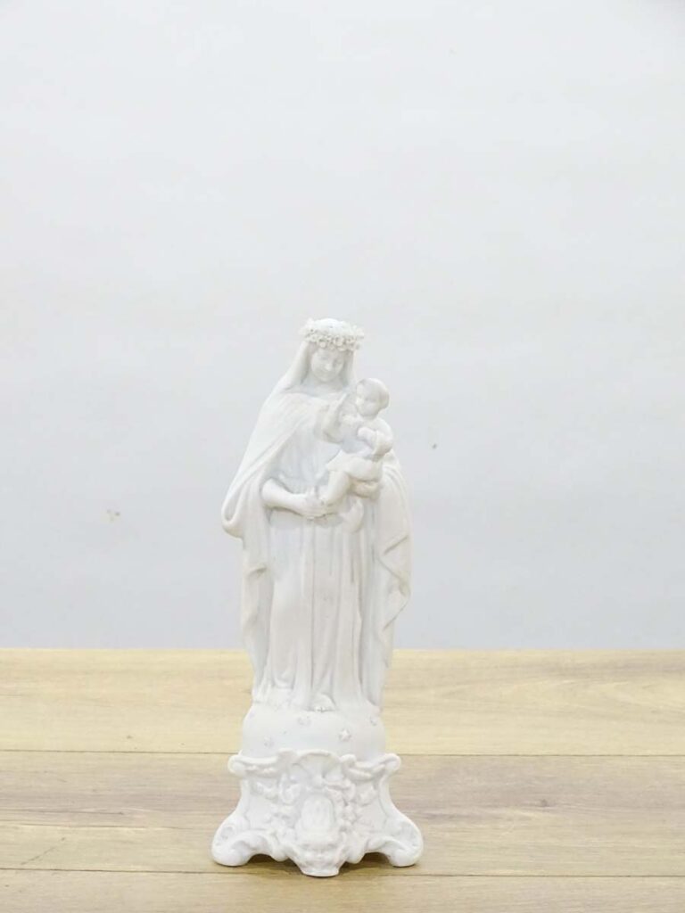 Antiek wit biscuit porselein Mariabeeld met Jezus No.406
